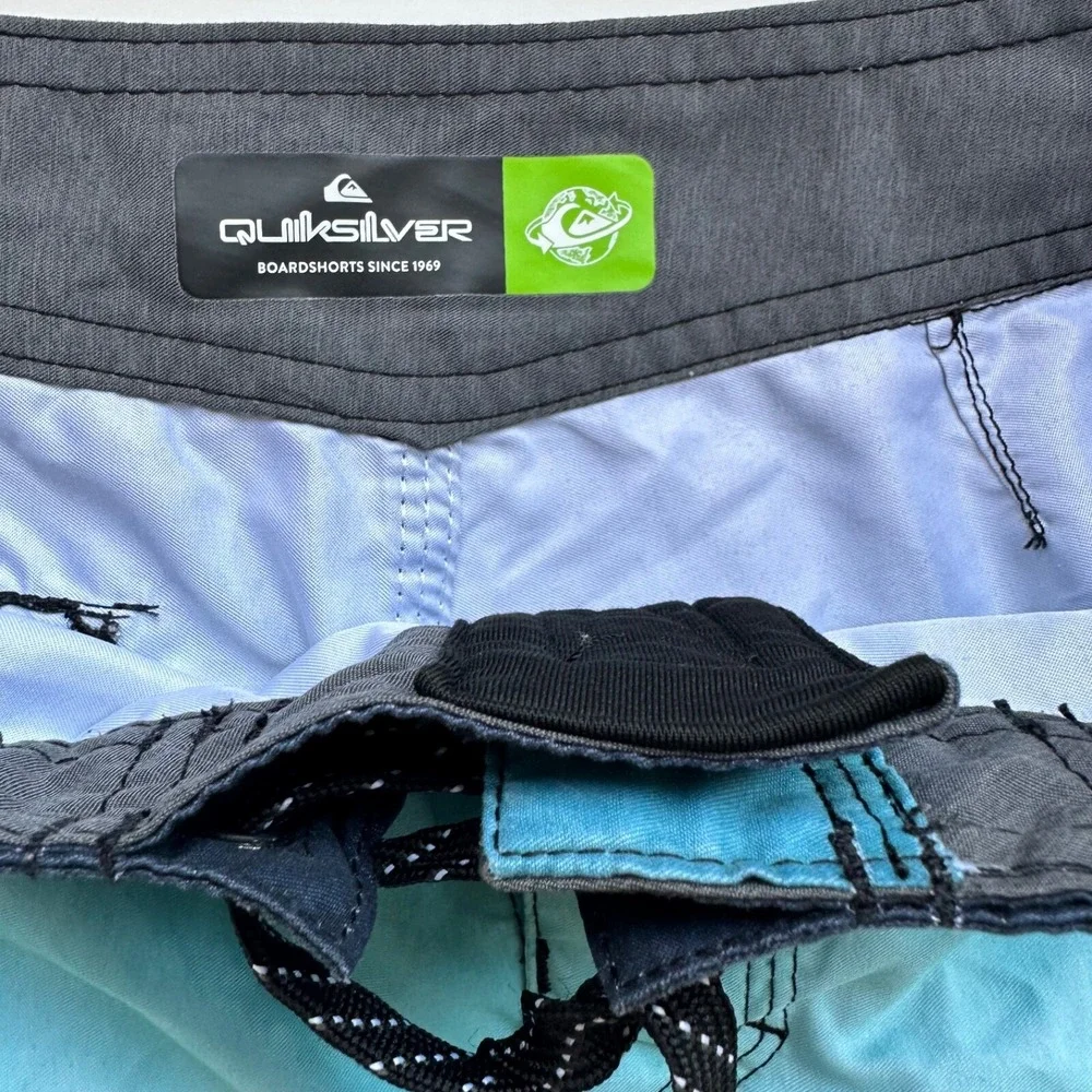 Boys Quicksilver DryFlight‎ Board Shorts Multicolor Ombre Size 26/12-Pre-owned